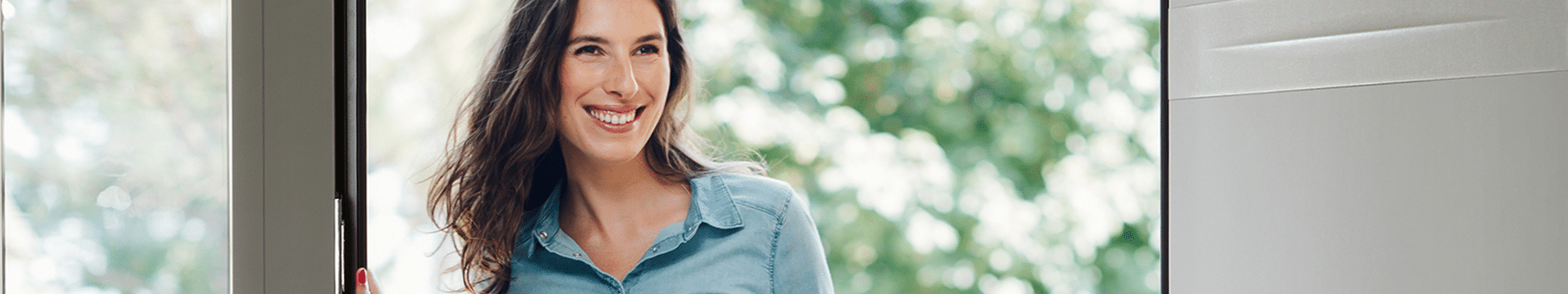 HOMEGA : Définition d’un nouveau positionnement résolument design et création des outils de lancement et promotion print et digitaux - Agence Linéal